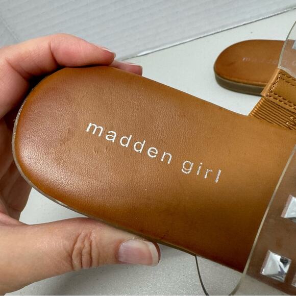 Madden Girl Slip On Silver Studded Vinyl Slides Womens 9 Beach Sandal Flats - Picture 2 of 7